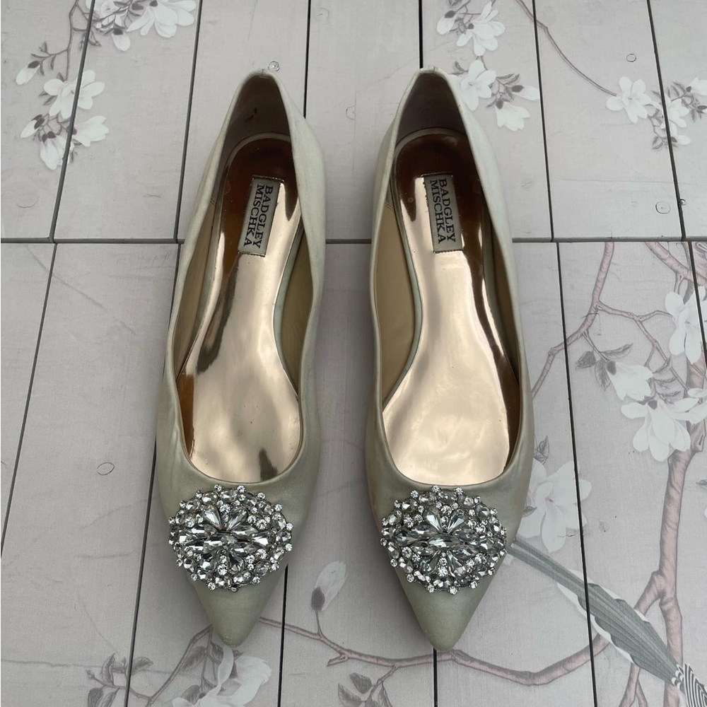 Badgley Mischka Women's Cream Embellished Loafers